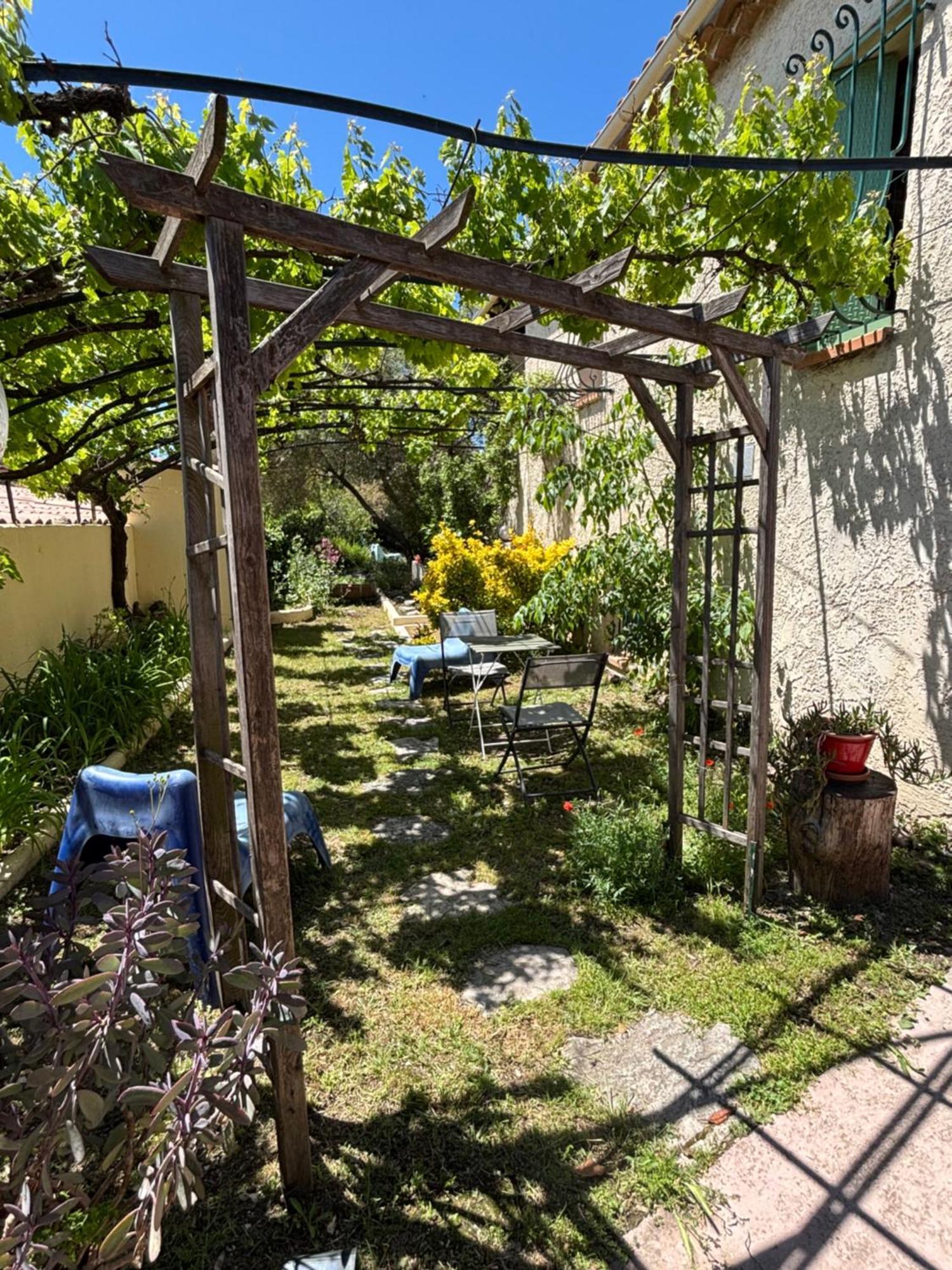 Evasion En Provence Bas De Villa Avec Jardin & Vignes, Soleil & Fraicheur Mirabeau Buitenkant foto